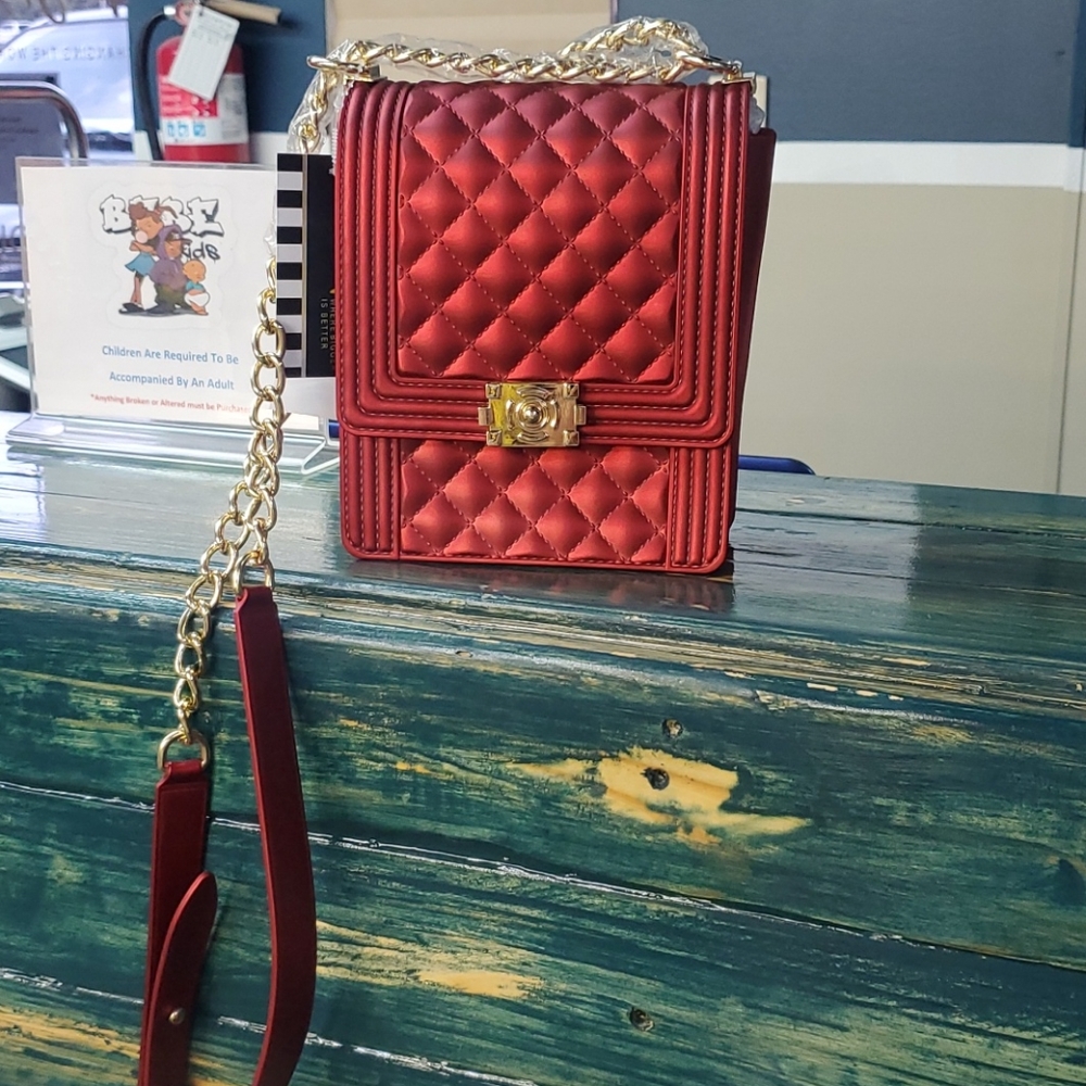 RUBY SQUARE CROSSBODY 🔥